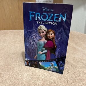 Disney Frozen The Cinestory Book